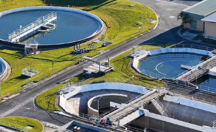 Wastewater/reclaimed water waste heat utilization for heating